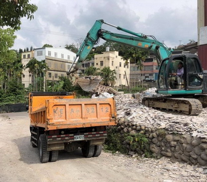 苗栗縣小型怪手挖土機